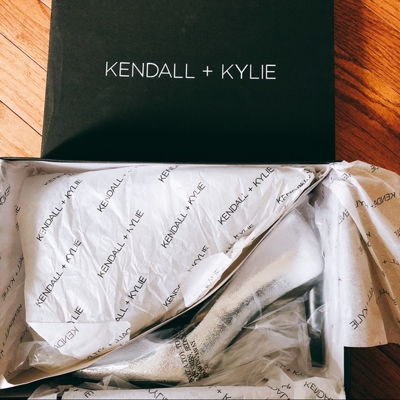Kendall & Kylie MYRA Pumps - Picture 5 of 8